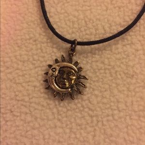 Moon and sun chocker